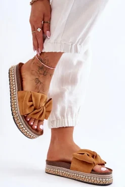 Damskie Klapki Zamszowe Z Kokardą Camel Lauria