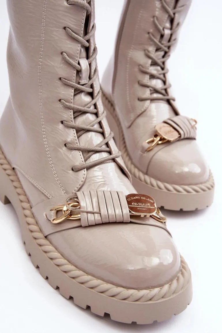 Damskie Lakierowane Botki Workery Z Ozdobą D&A MR870-67 Jasnoszare