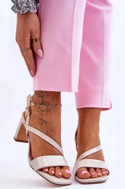 Damskie Lakierowane Sandały Na Słupku Beżowe Carrie