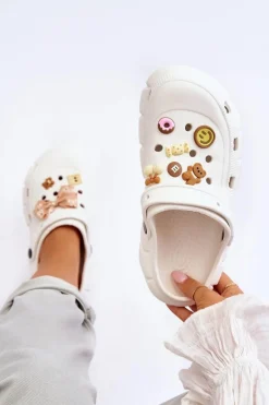 Damskie Piankowe Klapki Kroksy Z Ozdobami Białe Marlett