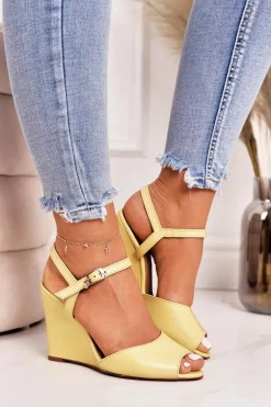 Damskie Sandały Na Koturnie Laura Messi 2253 Żółte
