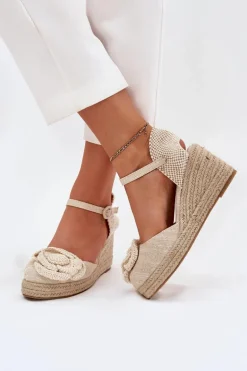 Damskie Sandały Na Koturnie Z Plecionką I Szydełkowym Kwiatem Beżowe Ismilea