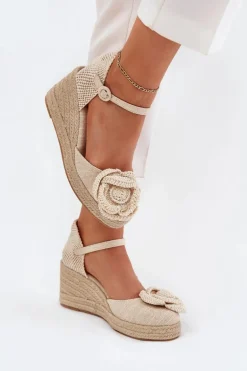 Damskie Sandały Na Koturnie Z Plecionką I Szydełkowym Kwiatem Beżowe Ismilea