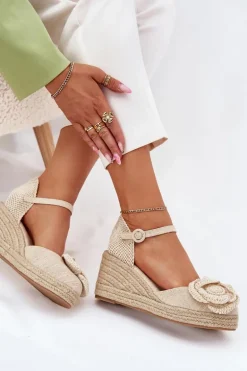 Damskie Sandały Na Koturnie Z Plecionką I Szydełkowym Kwiatem Beżowe Ismilea
