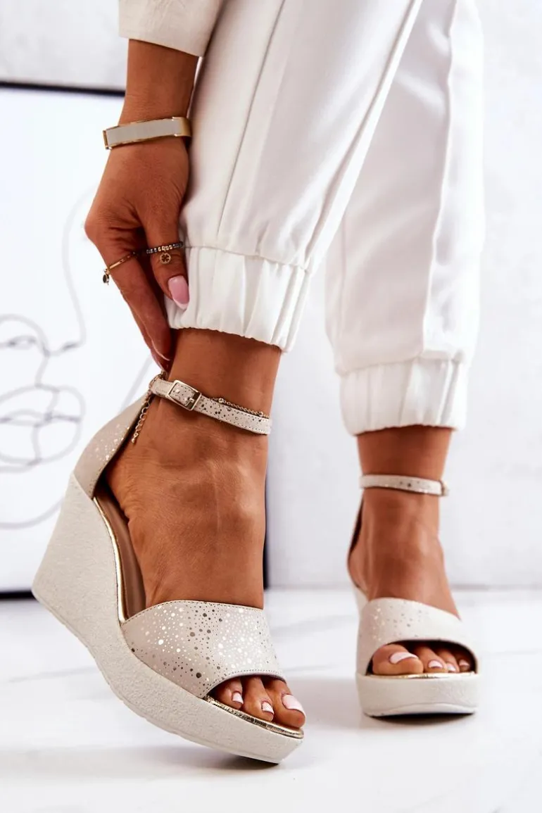 Damskie Sandały Na Koturnie Laura Messi 2389 Beżowe