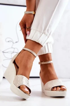 Damskie Sandały Na Koturnie Laura Messi 2389 Beżowe