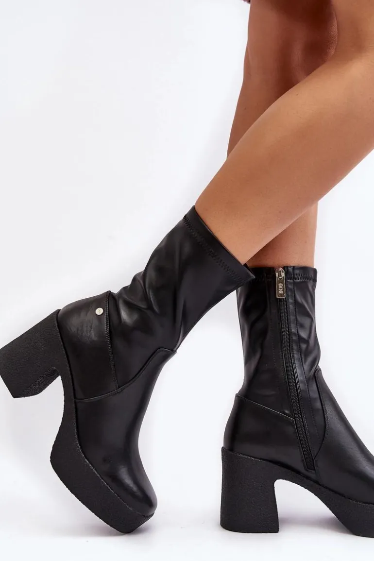 Damskie Skórzane Botki Na Słupku GOE MM2N4047 Czarne