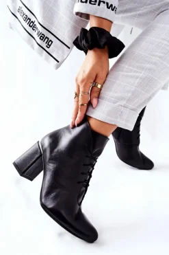 Damskie Skórzane Botki Na Słupku Czarne Carrice