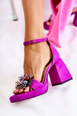 Damskie Zamszowe Sandały Z Ozdobami Fuksja Mayet