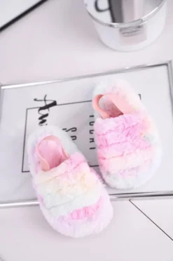 Dziecięce klapki z futerkiem i gumką kolorowe Fluffy