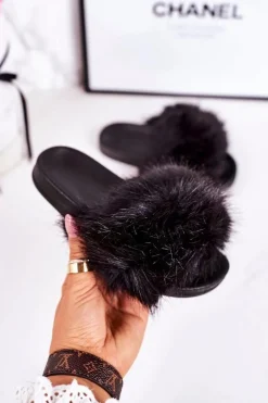 Dziecięce Klapki Z Futerkiem Czarne Fashionista