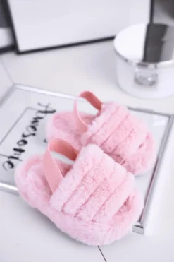 Dziecięce klapki z futerkiem i gumką różowe Fluffy