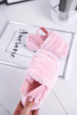 Dziecięce klapki z futerkiem i gumką różowe Fluffy