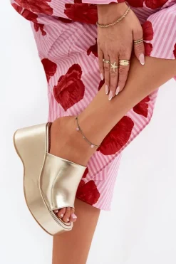 Eko Skórzane Klapki Damskie Na Platformie I Koturnie Złote Kisoffi