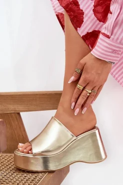 Eko Skórzane Klapki Damskie Na Platformie I Koturnie Złote Kisoffi