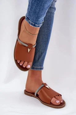 Eko Skórzane Klapki Na Płaskim Obcasie Z Ozdobnym Paseczkiem Camel Hirtewi