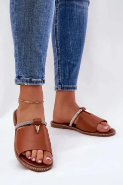 Eko Skórzane Klapki Na Płaskim Obcasie Z Ozdobnym Paseczkiem Camel Hirtewi