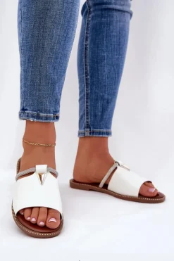 Eko Skórzane Klapki Na Płaskim Obcasie Z Ozdobnym Paseczkiem Białe Hirtewi