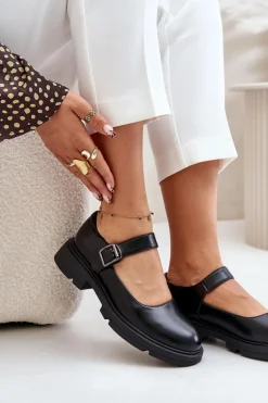 Eko Skórzane Półbuty Damskie Z Paskiem Czarne Vinceza 62179