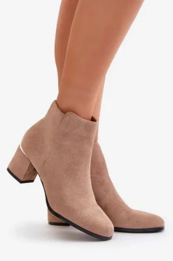 Eko Zamszowe Botki Na Słupku Zapinane Na Zamek Ciemnobeżowe Sairis