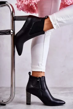 Eleganckie Botki Na Słupku Z Dżetami Czarne Elinor