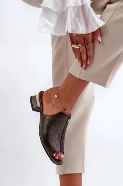 Eleganckie Klapki Damskie Ze Skóry Naturalnej Na Niskim Obcasie Maciejka 06360-20 Grafitowe