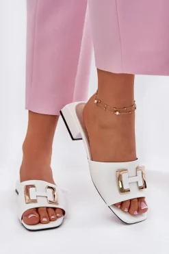 Eleganckie Klapki Damskie Na Klocku Ze Złotym Detalem Vinceza 62229 Białe