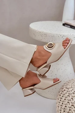 Eleganckie Klapki Damskie Na Niskim Obcasie Z Ozdobą Beżowe Feledis