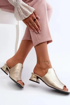 Eleganckie Klapki Damskie Ze Skóry Naturalnej Na Niskim Obcasie Maciejka 06360-25 Złote