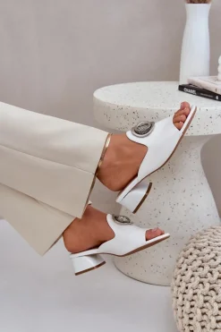 Eleganckie Klapki Damskie Na Niskim Obcasie Z Ozdobą Białe Feledis