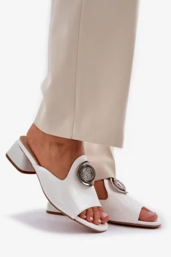 Eleganckie Klapki Damskie Na Niskim Obcasie Z Ozdobą Białe Feledis