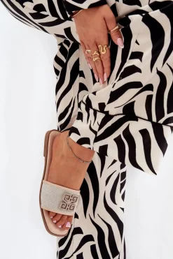 Eleganckie Klapki Damskie Z Ozdobą Na Płaskim Obcasie Beżowe Lovehia