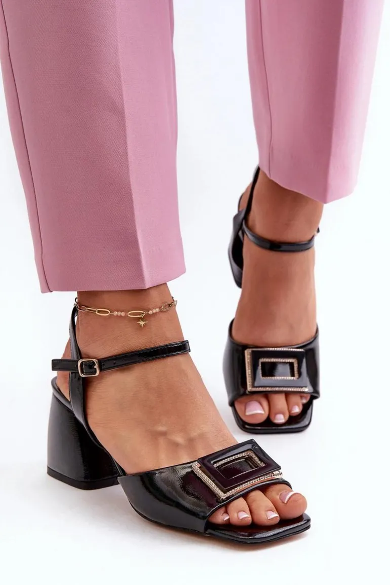 Eleganckie Lakierowane Sandały Na Słupku Z Ozdobą Czarne D&A MR38-202