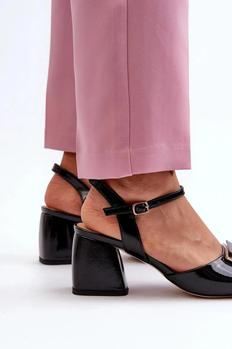 Eleganckie Lakierowane Sandały Na Słupku Z Ozdobą Czarne D&A MR38-202