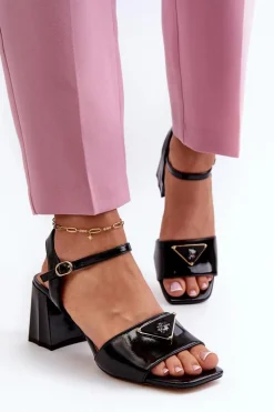 Eleganckie Lakierowane Sandały Na Słupku Czarne D&A MR38-660
