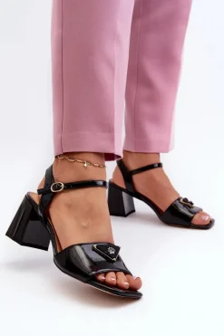 Eleganckie Lakierowane Sandały Na Słupku Czarne D&A MR38-660