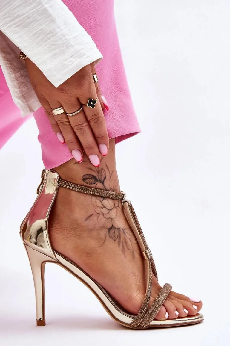 Eleganckie Sandałki Na Szpilce Z Dżetami Złote Jenesis