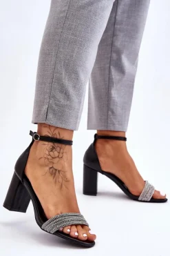 Eleganckie Sandały Z Cyrkoniami Na Obcasie Czarne Laurene