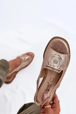 Eleganckie Sandały Z Ozdobą Na Płaskim Obcasie S.Barski KV51-003 Różowe Złoto