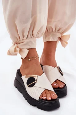 Eleganckie Skórzane Klapki Damskie Na Koturnie Z Ozdobą Artiker 56C1585 Beżowe