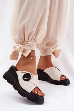 Eleganckie Skórzane Klapki Damskie Na Koturnie Z Ozdobą Artiker 56C1585 Beżowe