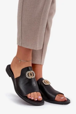 Eleganckie Skórzane Klapki Damskie Z Ozdobą Zazoo 3008 Czarne