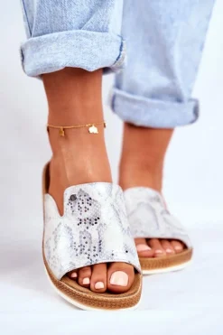 Eleganckie Skórzane Klapki Wzór Zwierzęcy Białe Nicole 2495