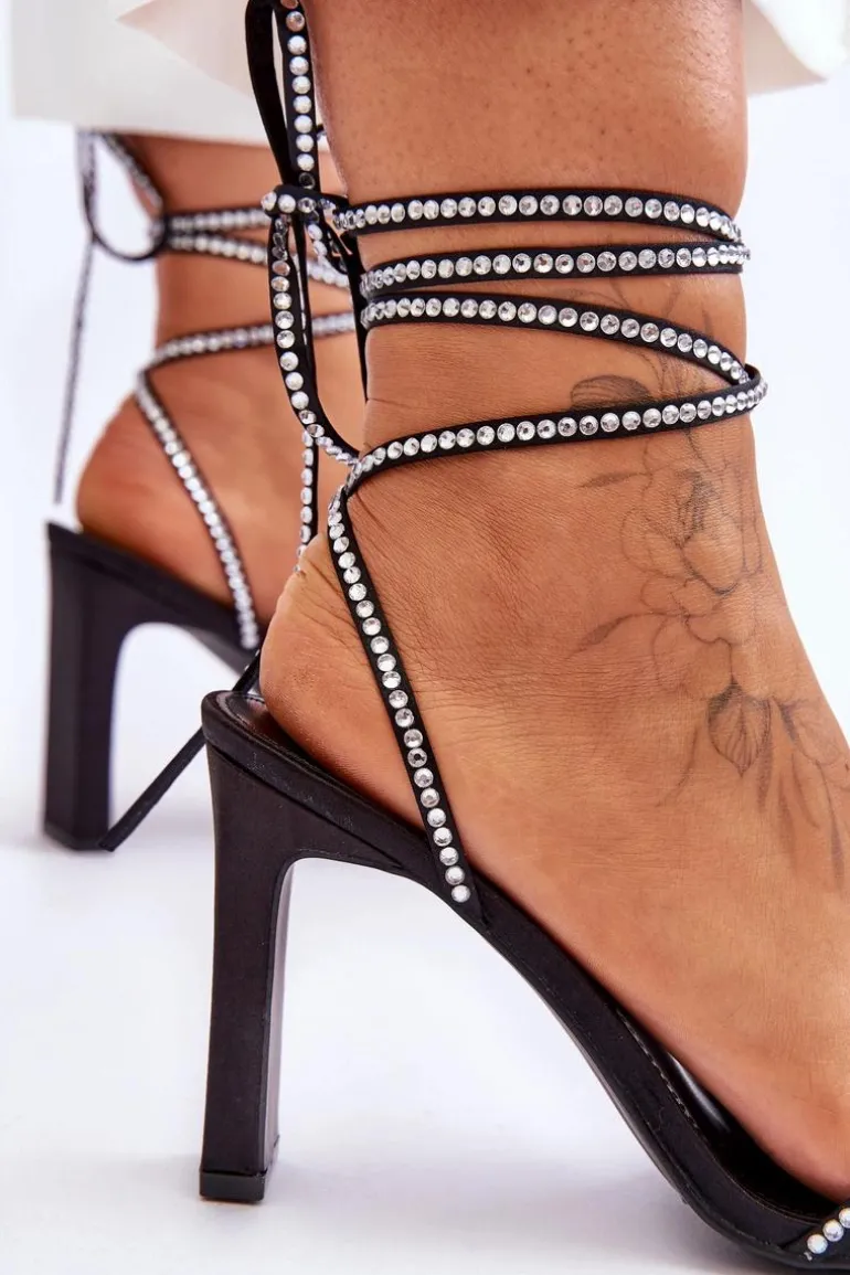 Eleganckie Wiązane Sandały Z Dżetami Czarne Nessy