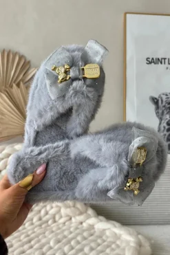 Futrzane Kapcie Damskie Z Kokardą I Złotą Ozdobą Szare Nolara