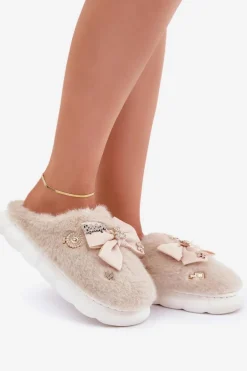 Futrzane Kapcie Z Kokardką I Przypinkami Beżowe Annalira