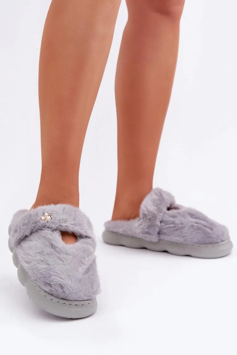 Futrzane Kapcie Z Małą Broszką Szare Primaria