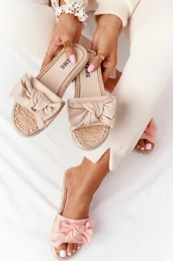 Gumowe Klapki Z Kokardą Beżowe Andrea