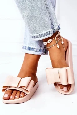 Gumowe Klapki Z Kokardą Beżowe April