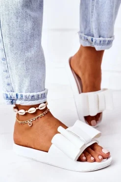 Gumowe Klapki Z Kokardą Białe April